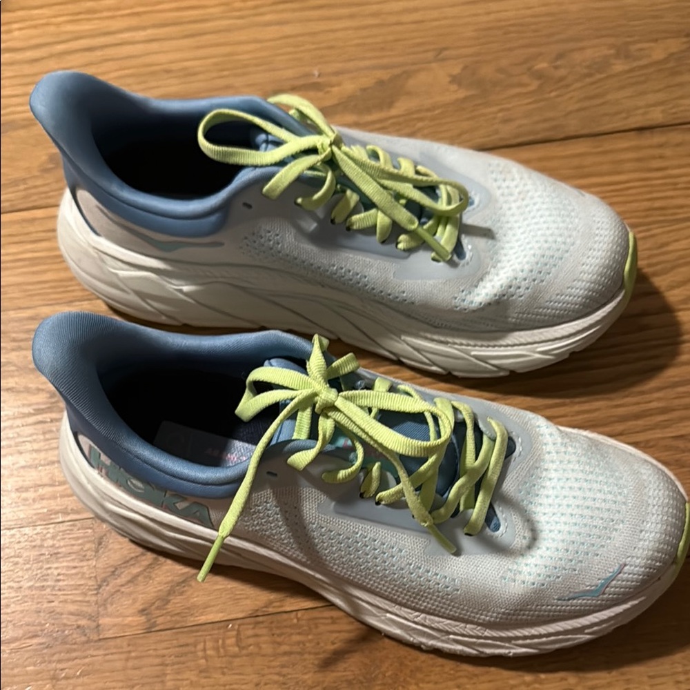 Hoka Running Shoes with Lime Laces Arahi 7 Women's 7.5